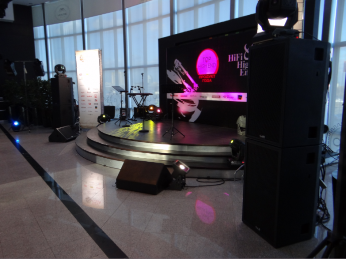 HI-FI & HIGH END SHOW 2015 5.jpg